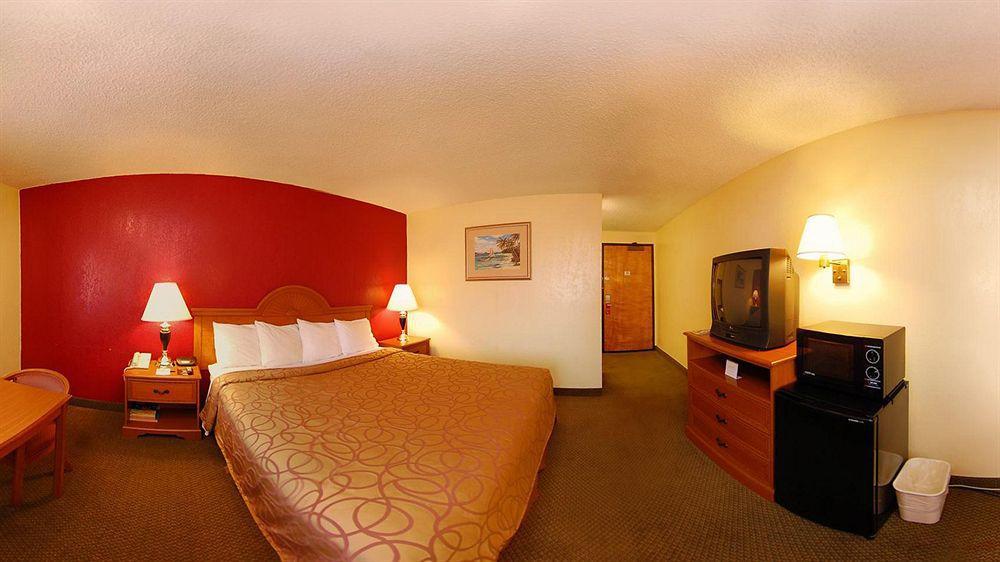 Super 8 By Wyndham Oceanside Marty'S Valley Inn 외부 사진