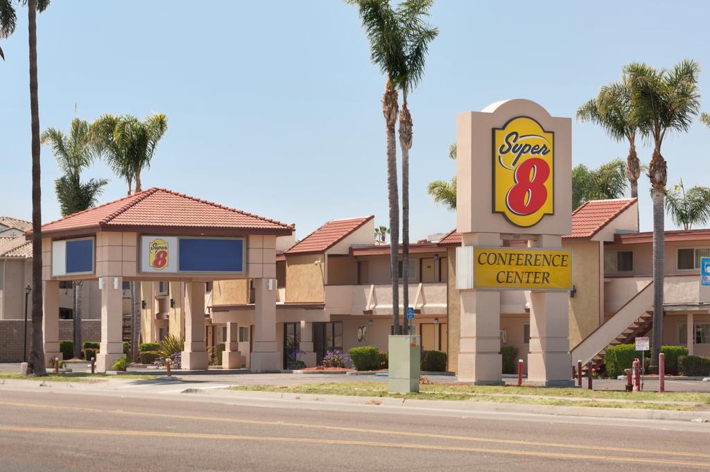 Super 8 By Wyndham Oceanside Marty'S Valley Inn 외부 사진