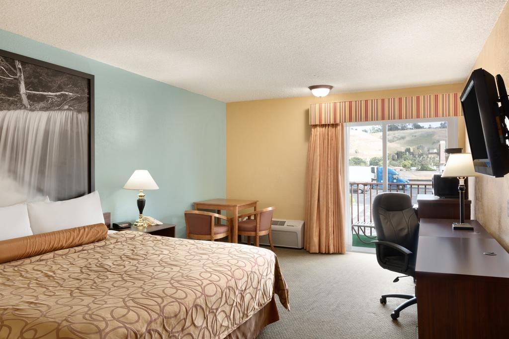 Super 8 By Wyndham Oceanside Marty'S Valley Inn 객실 사진