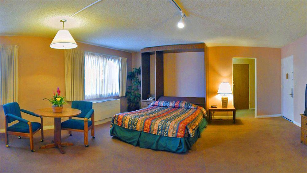 Super 8 By Wyndham Oceanside Marty'S Valley Inn 외부 사진